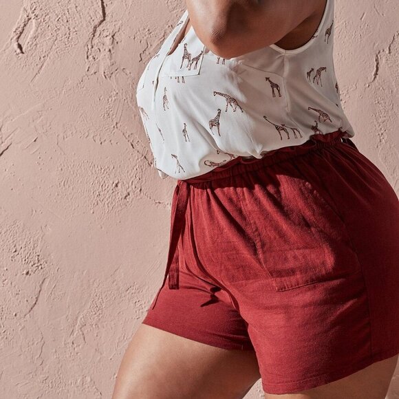 TORRID 5 Inch Pull-On Studio Luxe Ponte Mid-Rise Paperbag Waist Short - Picture 14 of 14